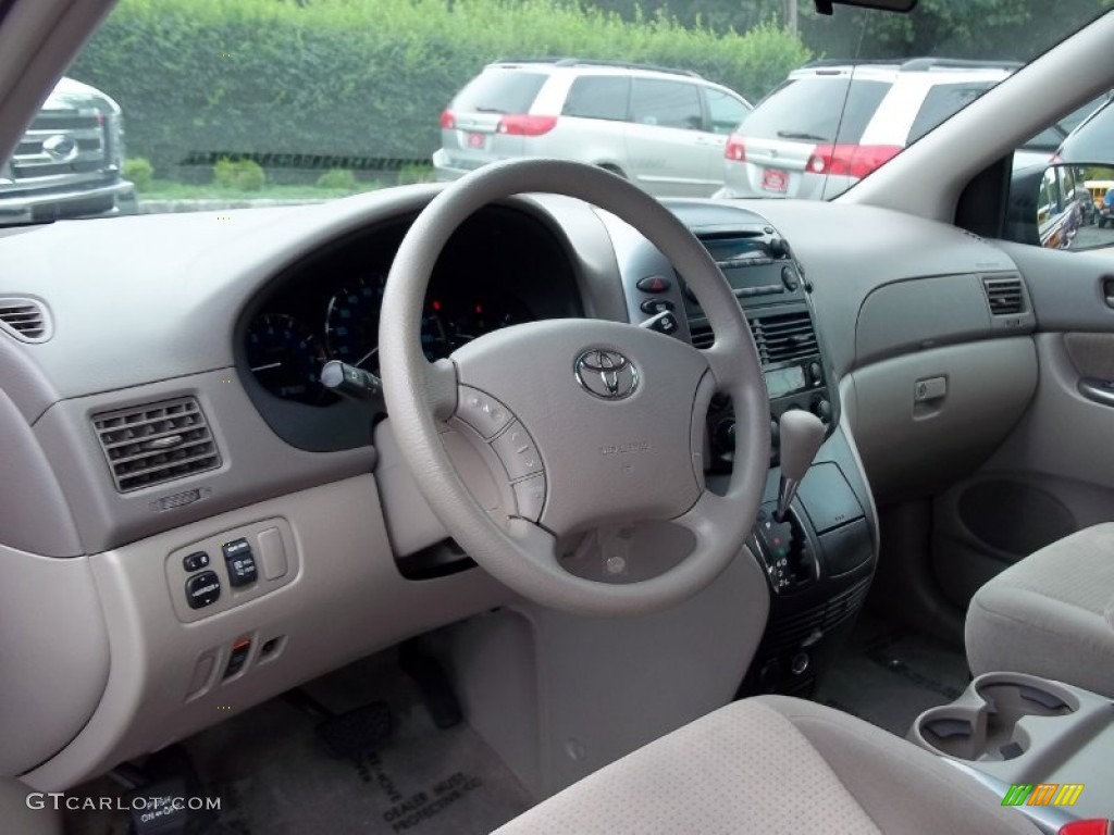 2009 Toyota Sienna LE AWD Dashboard Photos