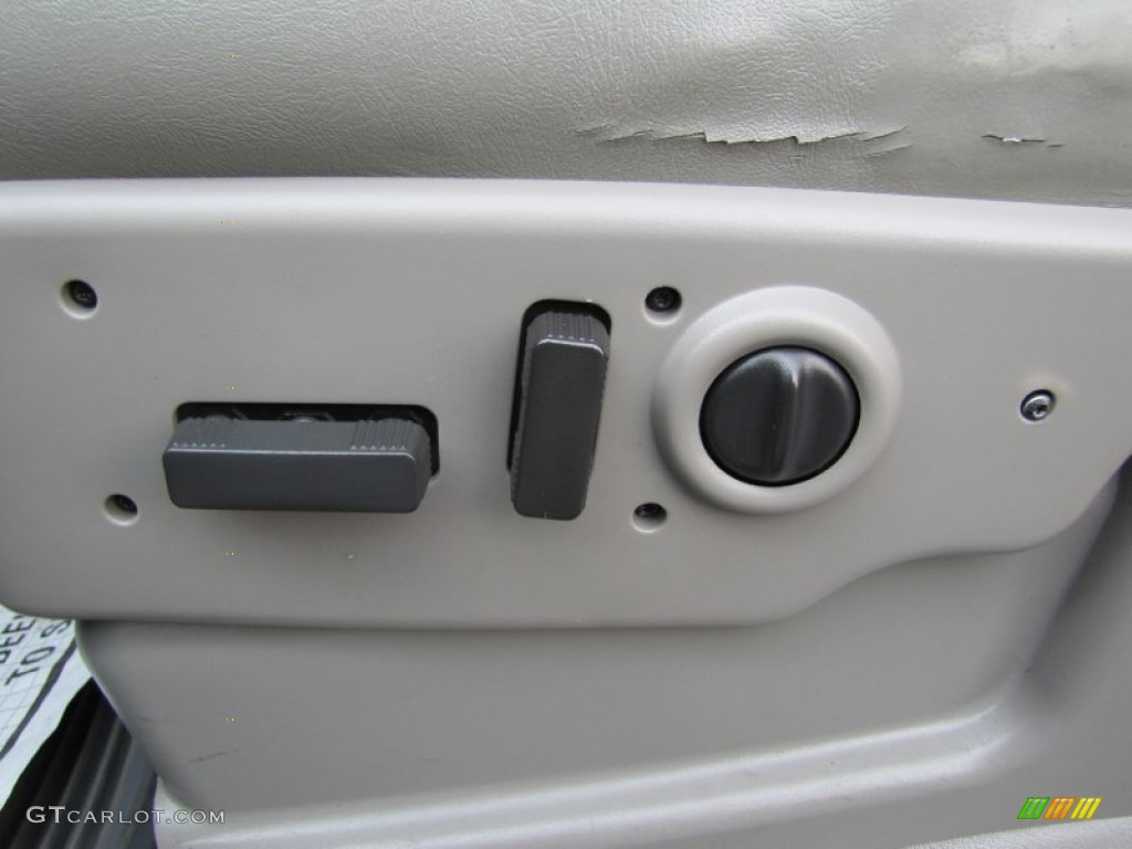 2006 Chevrolet Tahoe LT 4x4 Controls Photo #54086193