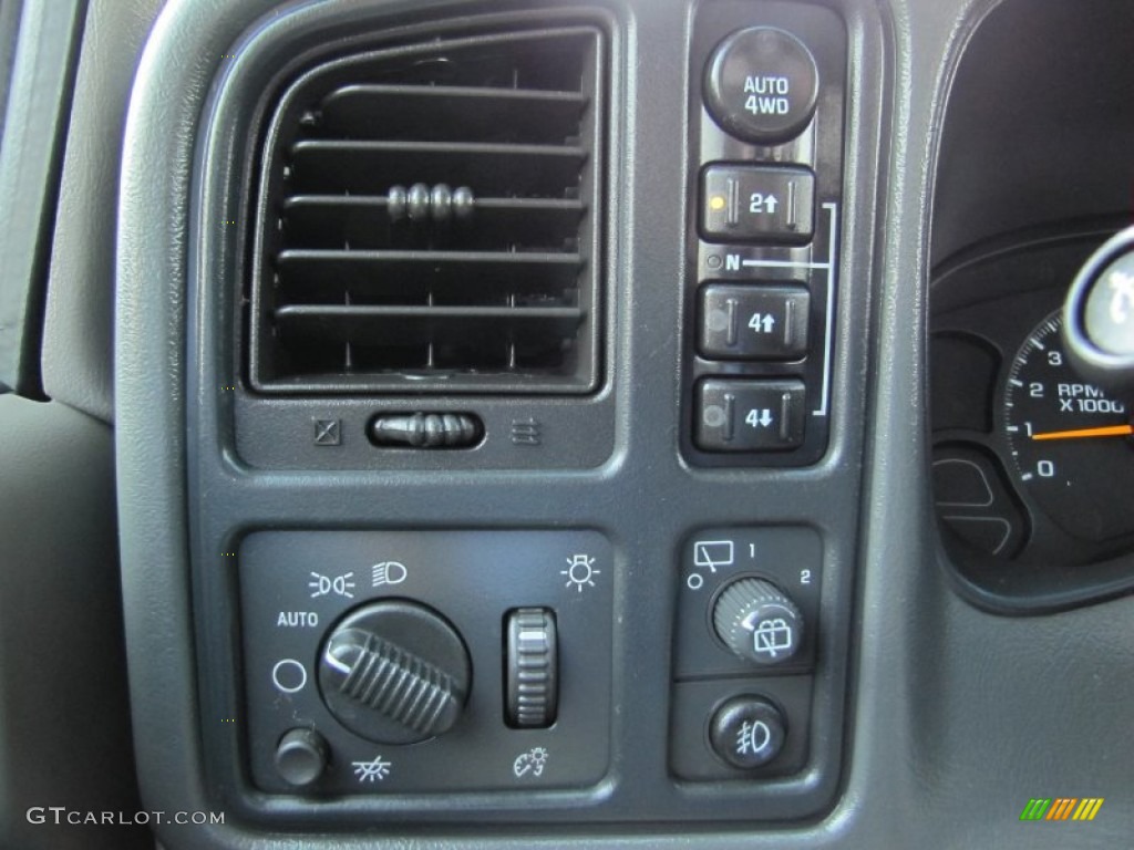 2006 Chevrolet Tahoe LT 4x4 Controls Photo #54086211