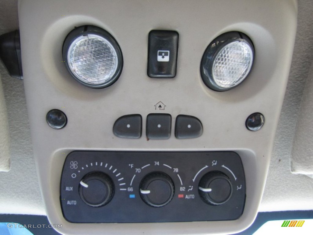 2006 Chevrolet Tahoe LT 4x4 Controls Photo #54086280