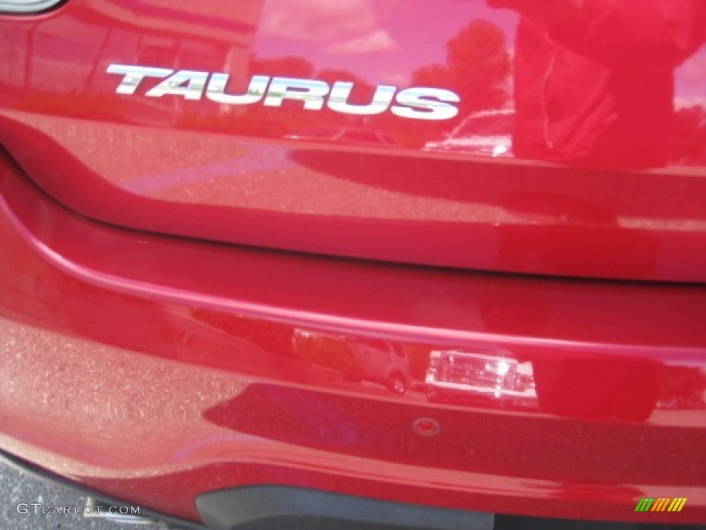 2010 Ford Taurus Limited AWD Marks and Logos Photos