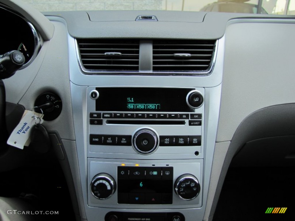 2008 Chevrolet Malibu Hybrid Sedan Controls Photos