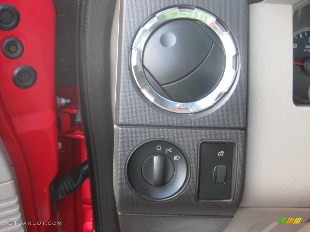 2008 Ford F250 Super Duty XLT Regular Cab 4x4 Controls Photo #54088545