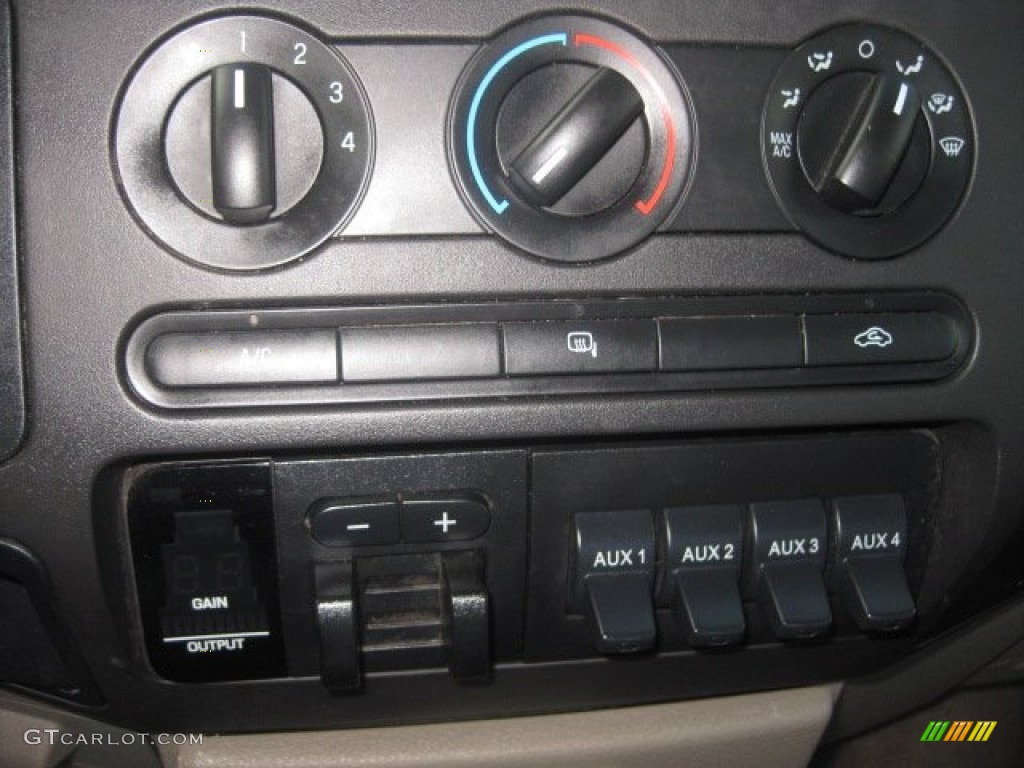 2008 Ford F250 Super Duty XLT Regular Cab 4x4 Controls Photo #54088587
