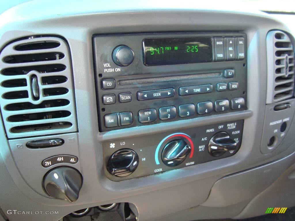 2001 F150 XLT SuperCab 4x4 - Bright Red / Medium Graphite photo #14