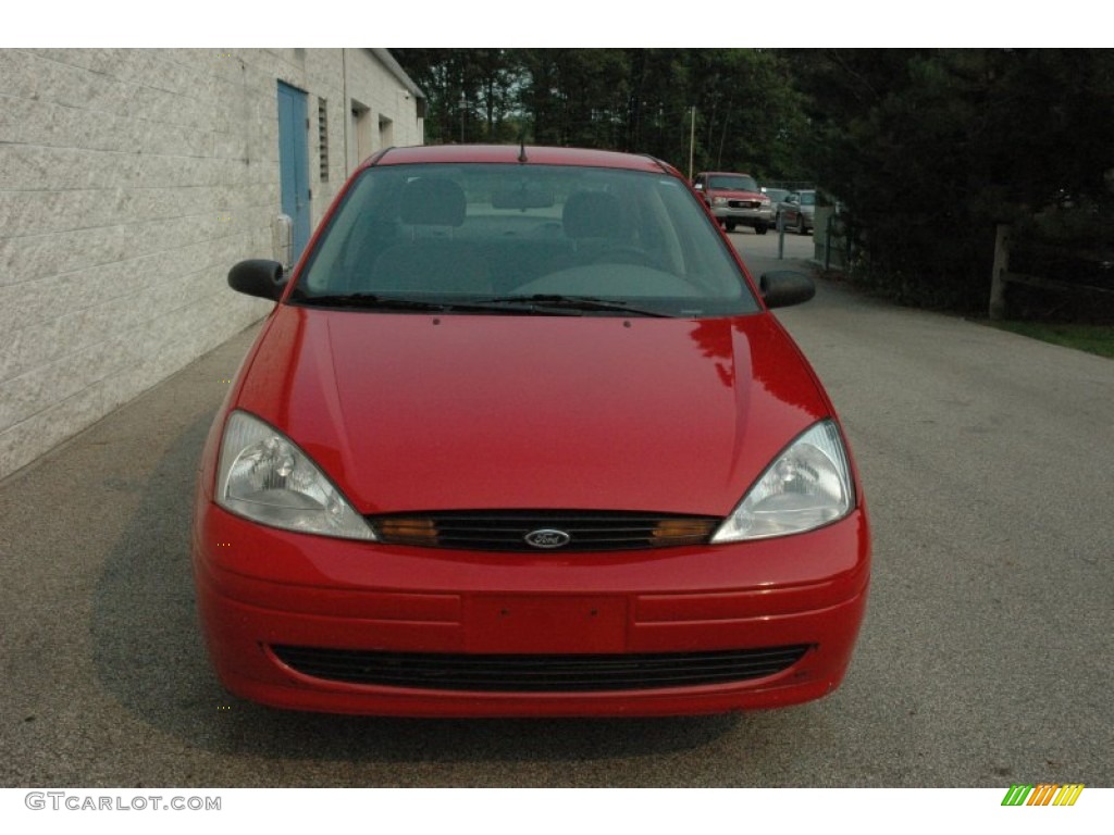 2002 Focus SE Sedan - Infra Red / Dark Charcoal photo #2