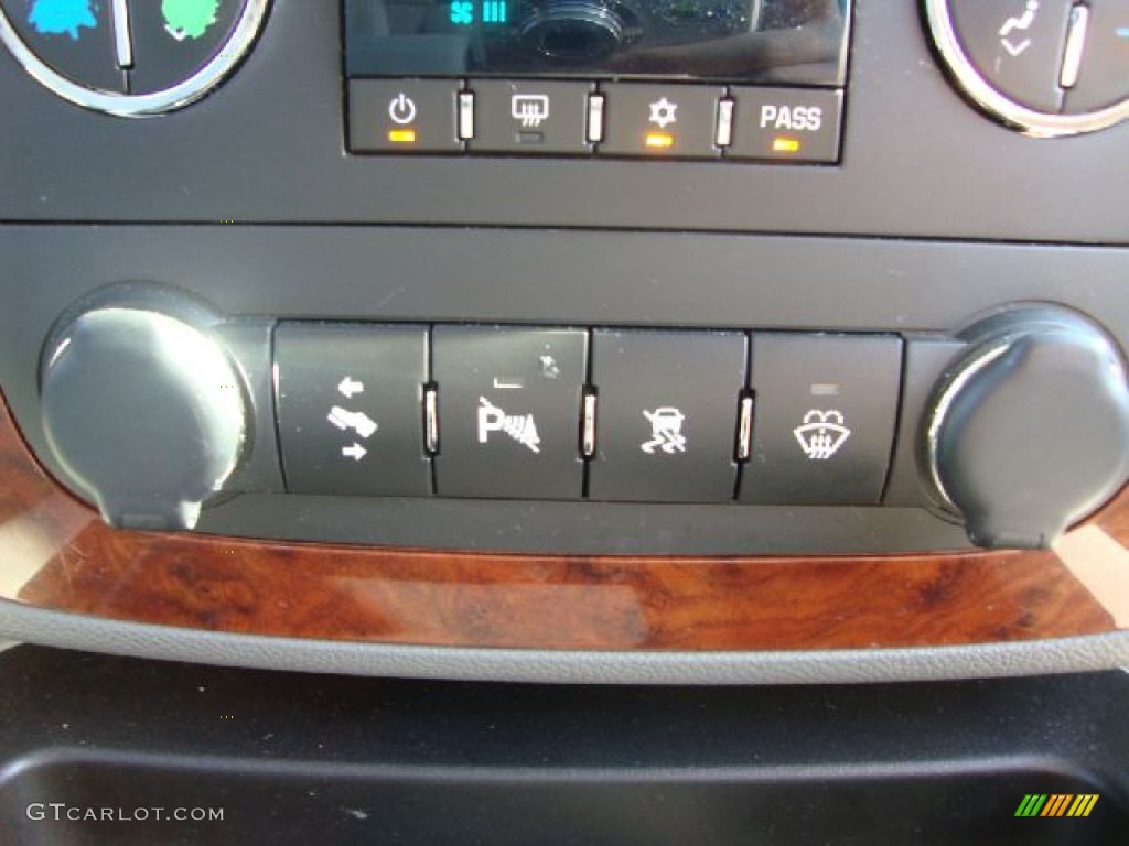 2007 Chevrolet Tahoe LT 4x4 Controls Photo #54097512