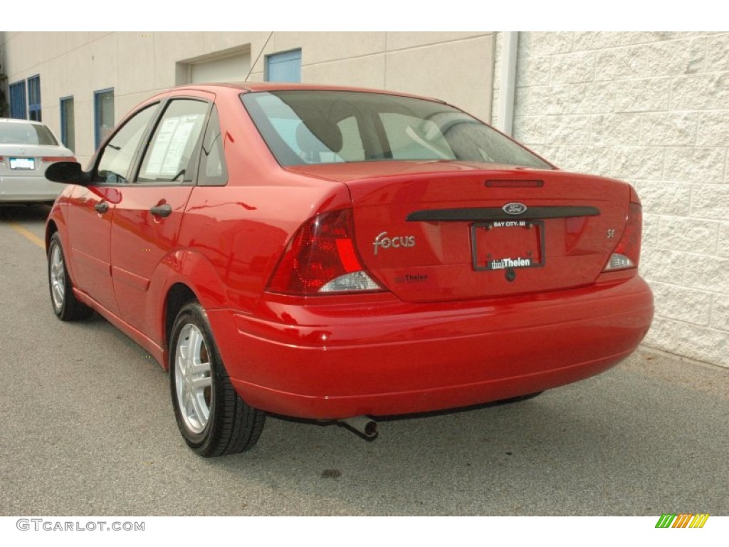 2002 Focus SE Sedan - Infra Red / Dark Charcoal photo #6
