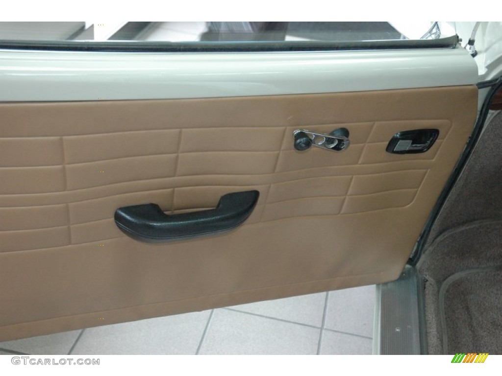 1969 Volkswagen Karmann Ghia Coupe Tan Door Panel Photo #54097752