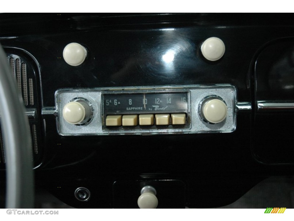 1961 Volkswagen Beetle Coupe Audio System Photos