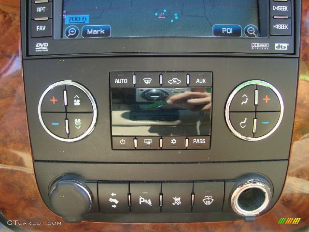 2007 Chevrolet Suburban 1500 LTZ 4x4 Controls Photo #54099087