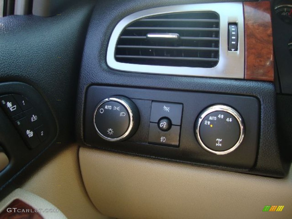 2007 Chevrolet Suburban 1500 LTZ 4x4 Controls Photo #54099141