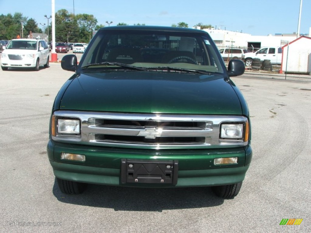 1997 S10 Regular Cab - Fairway Green Metallic / Beige photo #2