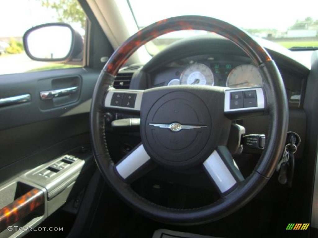 2009 Chrysler 300 C HEMI Steering Wheel Photos