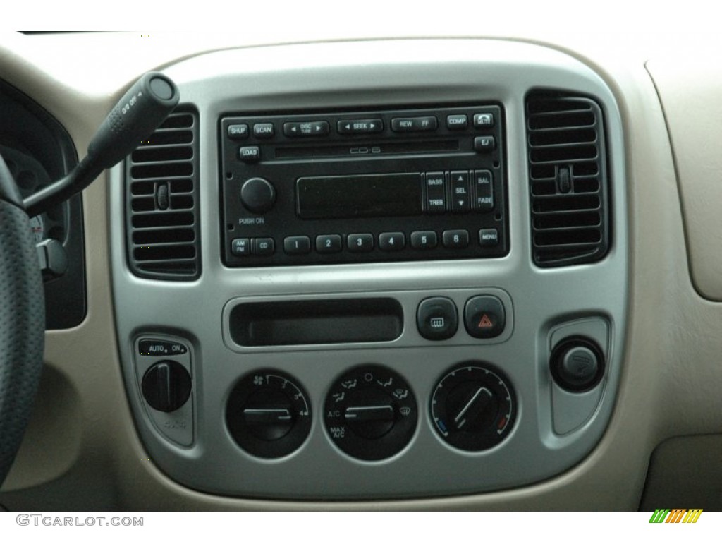 2004 Ford Escape XLT V6 4WD Audio System Photos