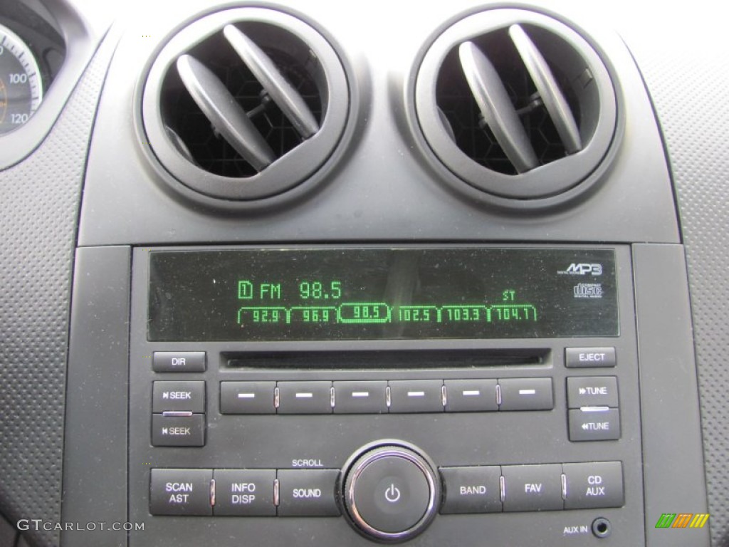 2010 Aveo LT Sedan - Medium Gray / Charcoal photo #7