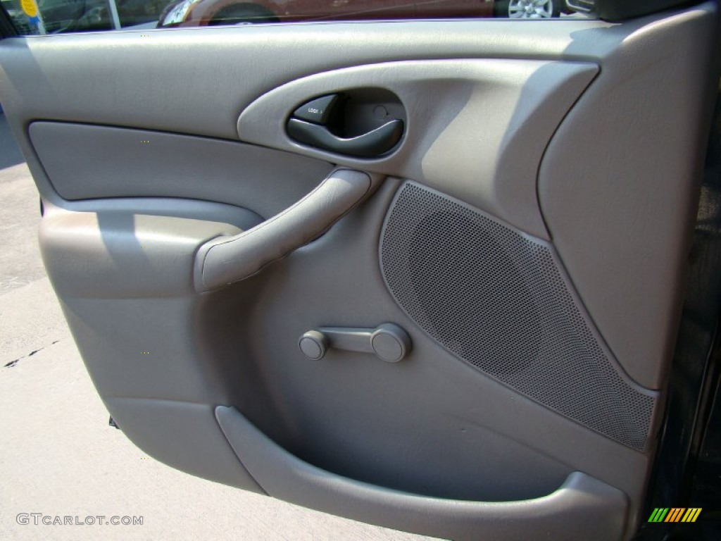 2001 Focus LX Sedan - Twilight Blue Metallic / Medium Graphite Grey photo #18