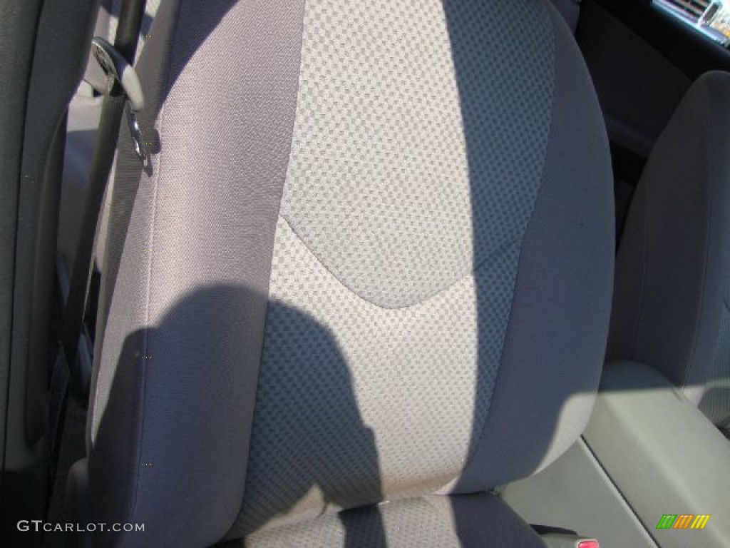 2006 RAV4  - Super White / Ash photo #16