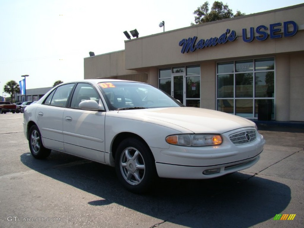2002 Regal LS - White / Medium Gray photo #2