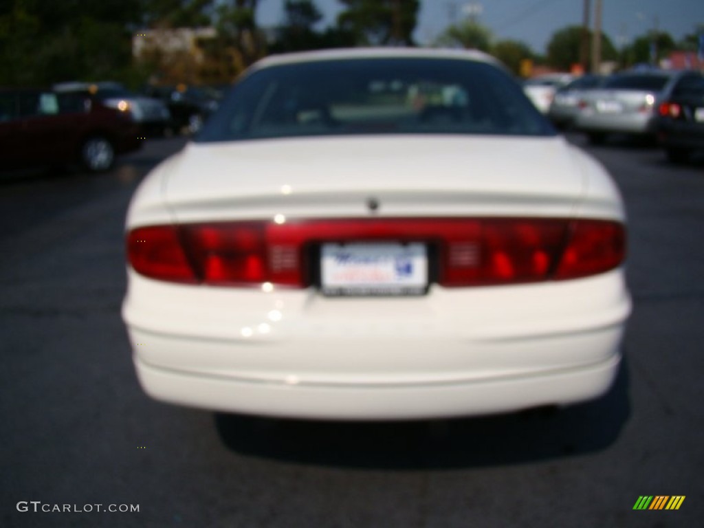 2002 Regal LS - White / Medium Gray photo #7
