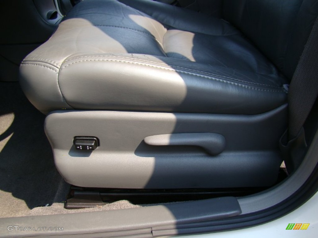 2002 Regal LS - White / Medium Gray photo #10