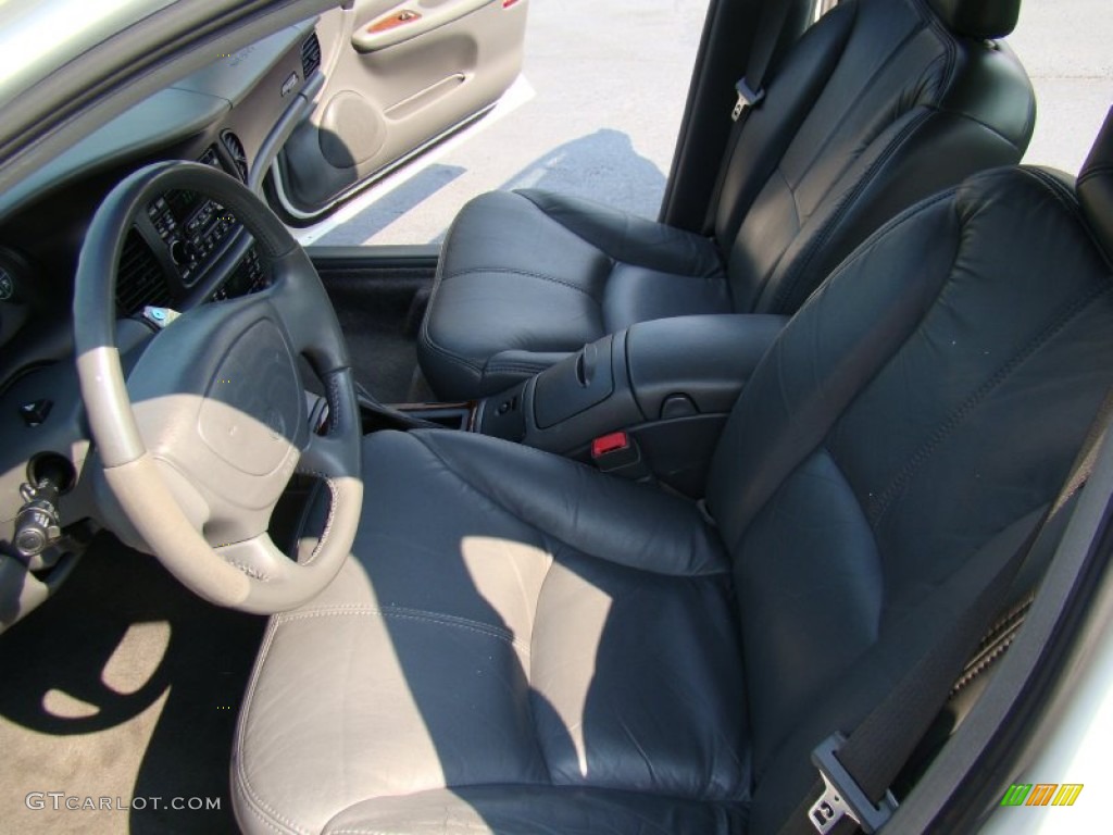 2002 Regal LS - White / Medium Gray photo #11
