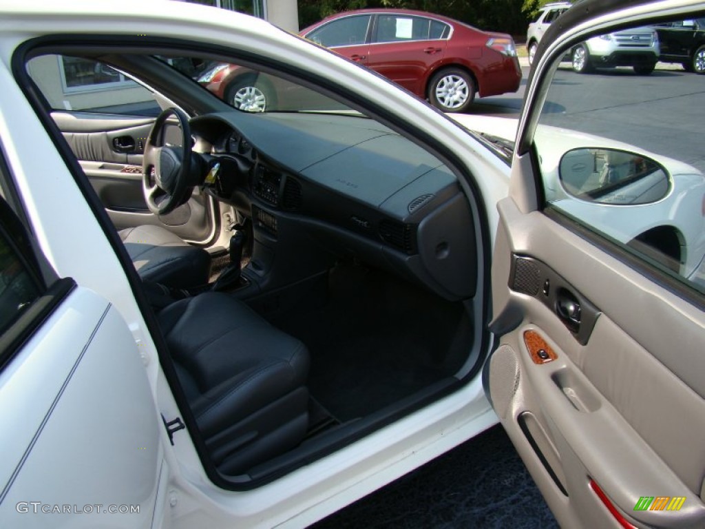 2002 Regal LS - White / Medium Gray photo #14