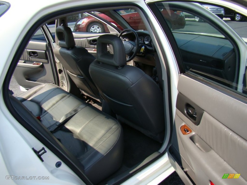 2002 Regal LS - White / Medium Gray photo #15