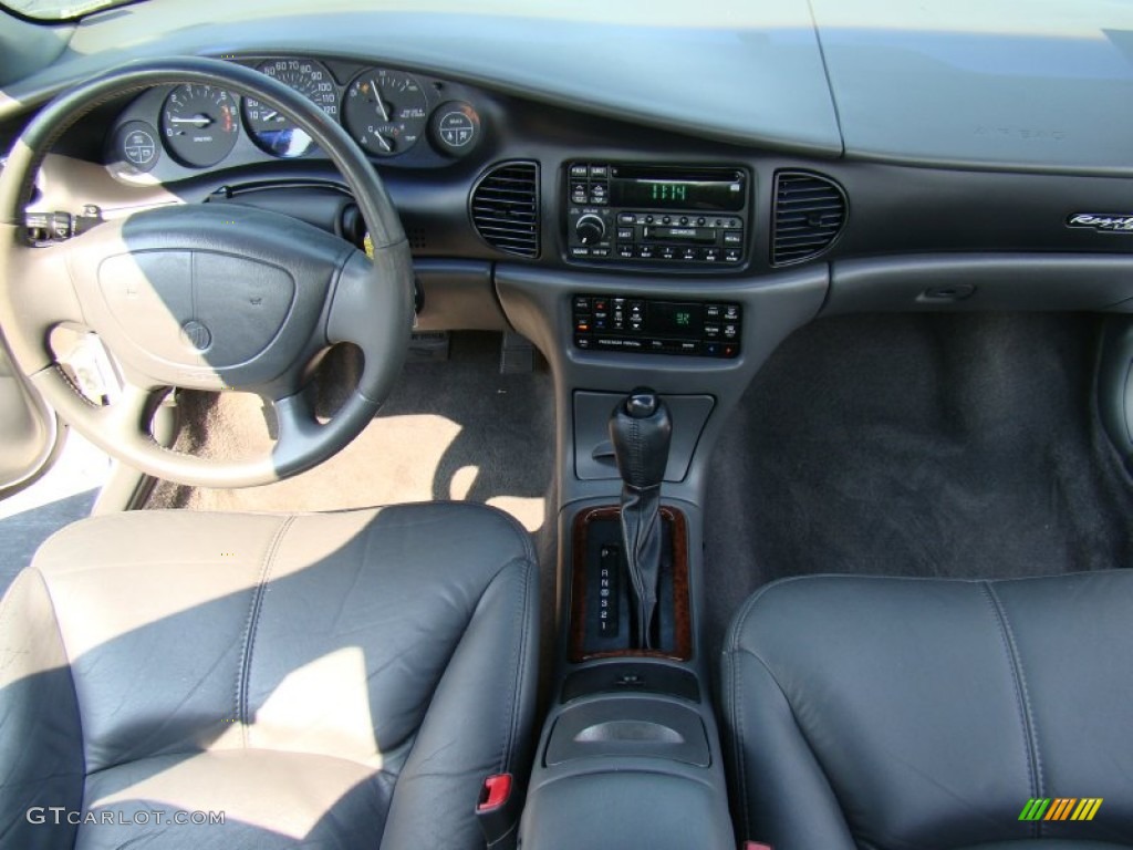 2002 Regal LS - White / Medium Gray photo #16