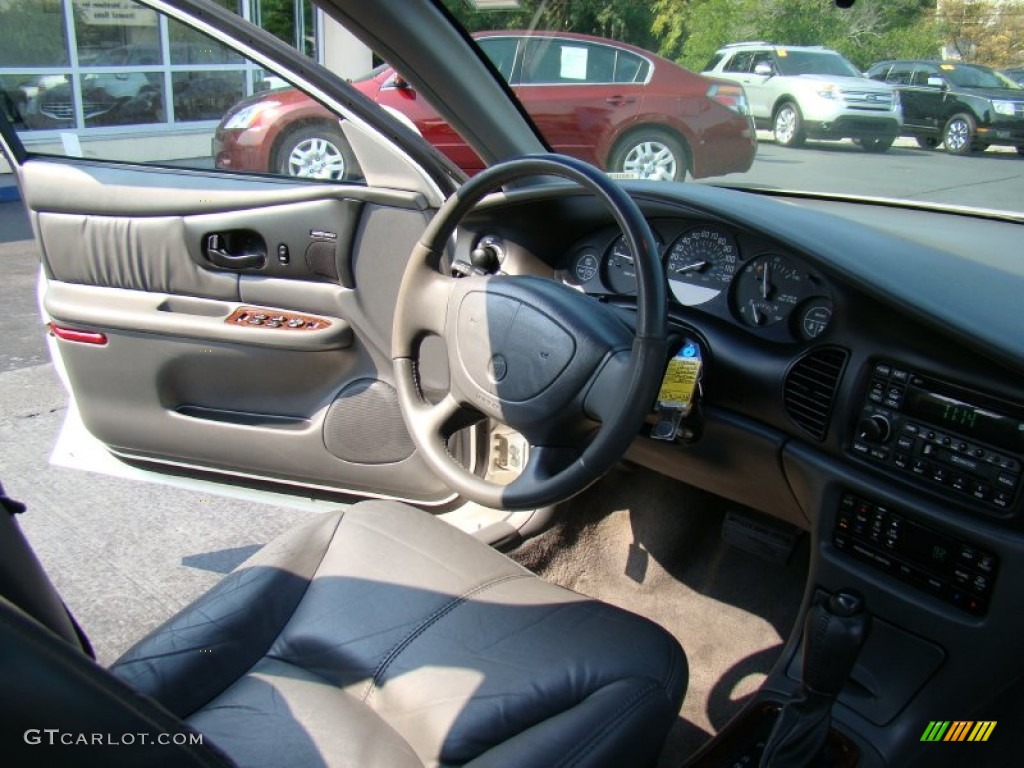 2002 Regal LS - White / Medium Gray photo #17