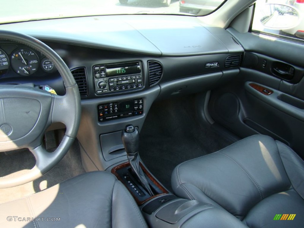 2002 Regal LS - White / Medium Gray photo #18