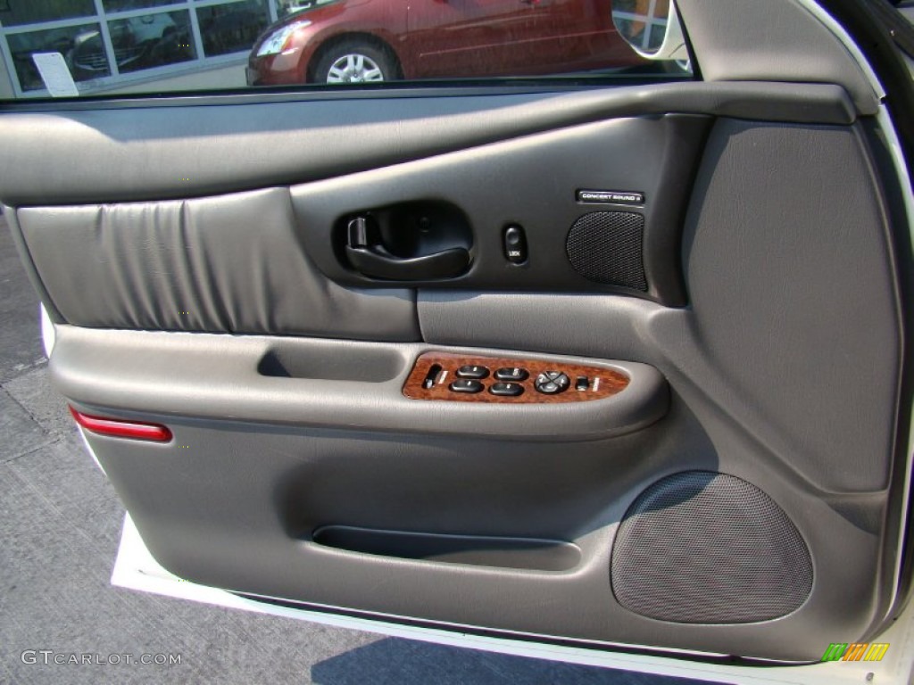 2002 Regal LS - White / Medium Gray photo #19