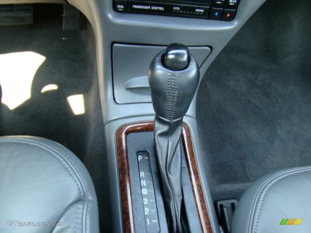 2002 Regal LS - White / Medium Gray photo #23