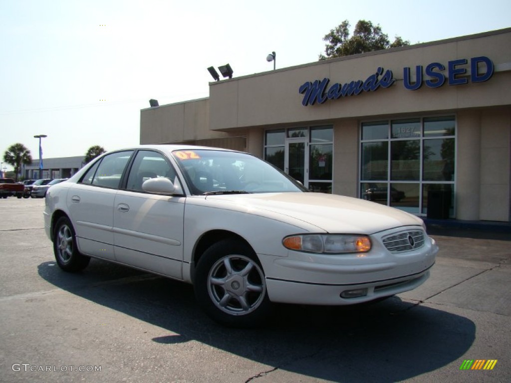 2002 Regal LS - White / Medium Gray photo #31