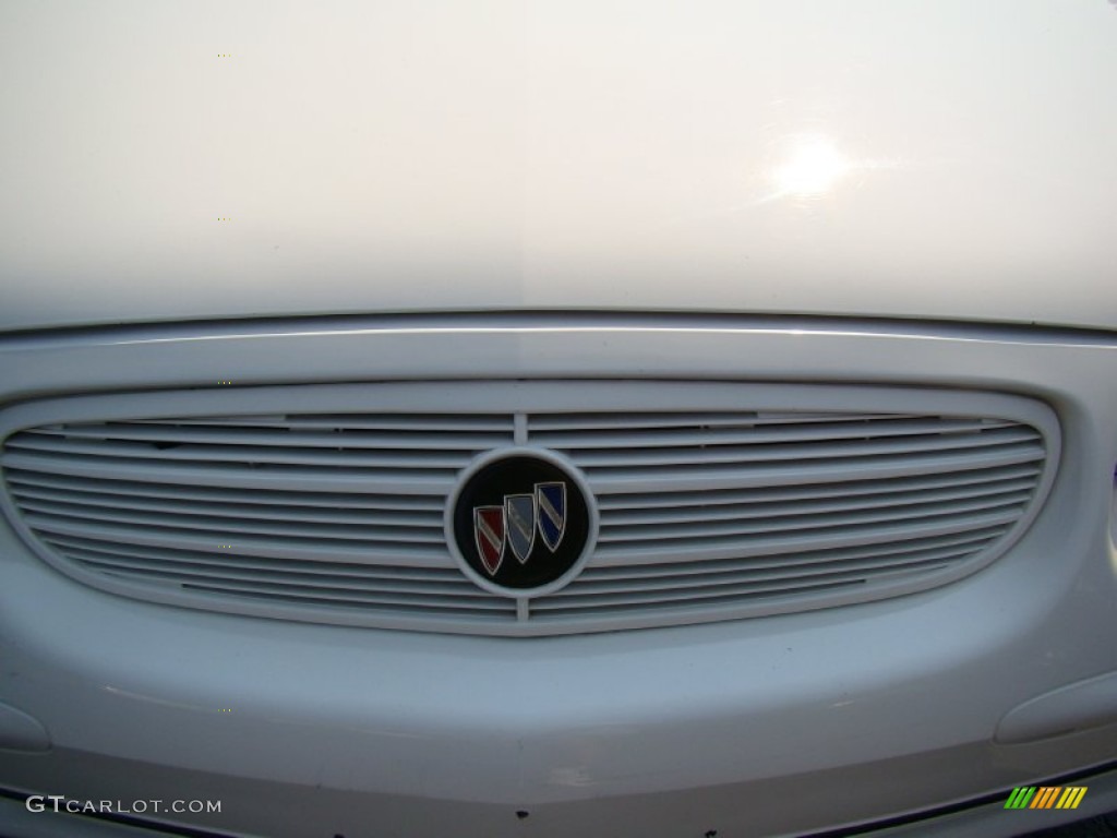 2002 Regal LS - White / Medium Gray photo #34