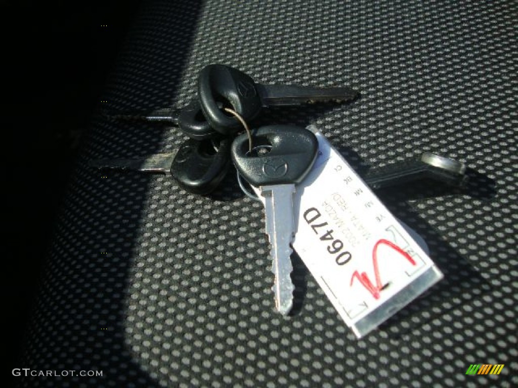 2002 Mazda MX-5 Miata LS Roadster Keys Photos