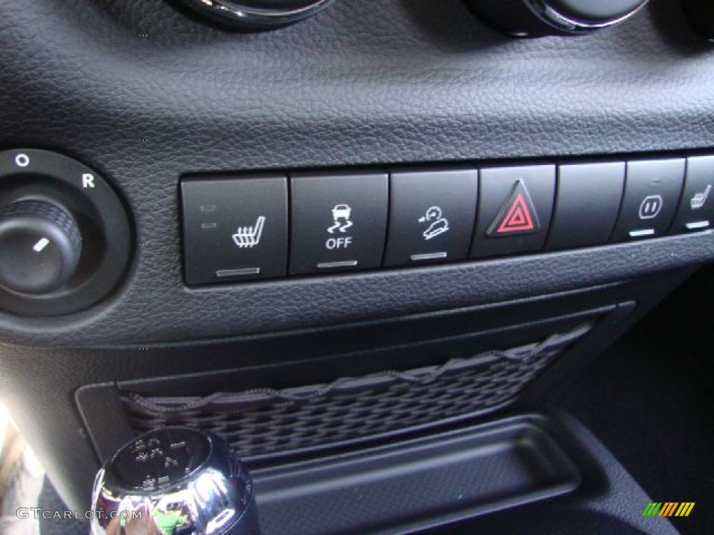 2012 Jeep Wrangler Unlimited Sahara 4x4 Controls Photo #54111880