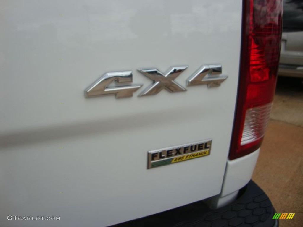 2011 Ram 1500 ST Crew Cab 4x4 - Bright White / Dark Slate Gray/Medium Graystone photo #4