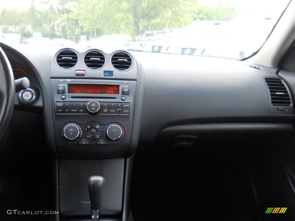 2009 Altima 2.5 S - Super Black / Charcoal photo #21