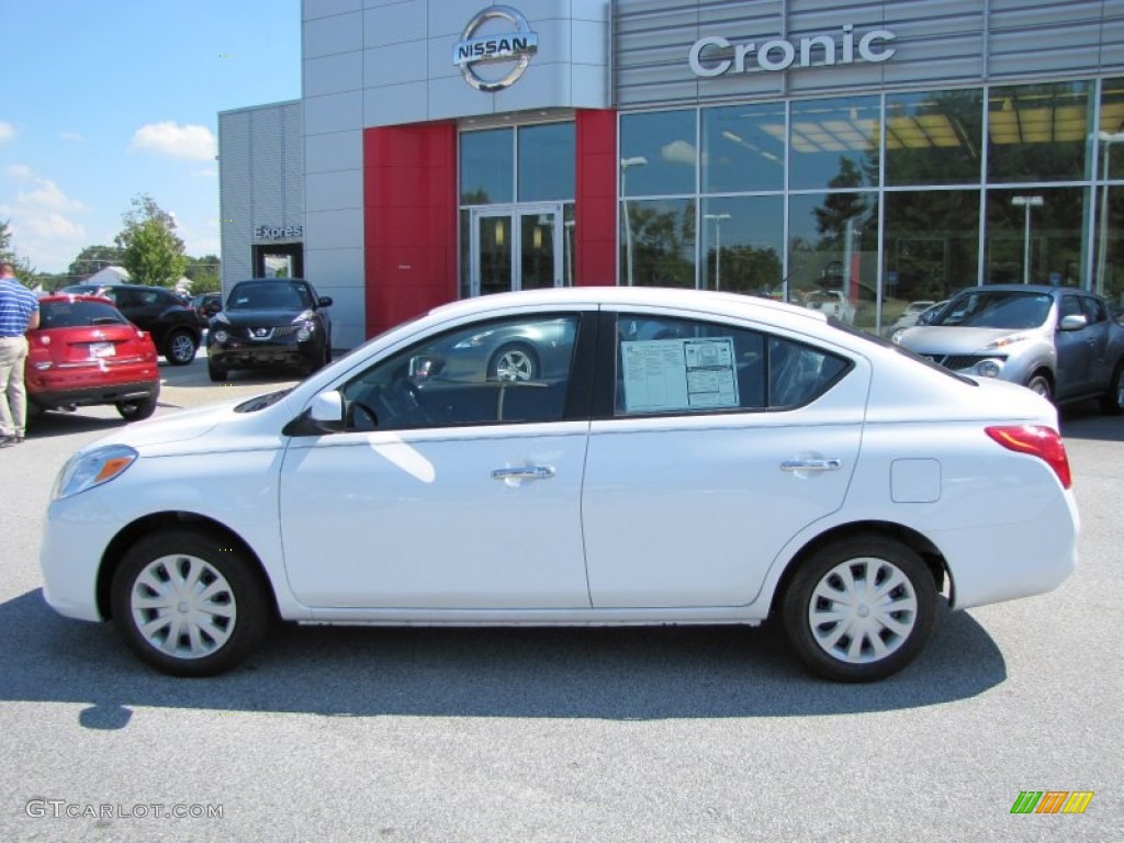 2012 Versa 1.6 SV Sedan - Fresh Powder White / Charcoal photo #2