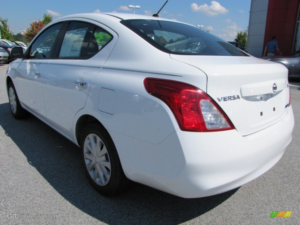 2012 Versa 1.6 SV Sedan - Fresh Powder White / Charcoal photo #3