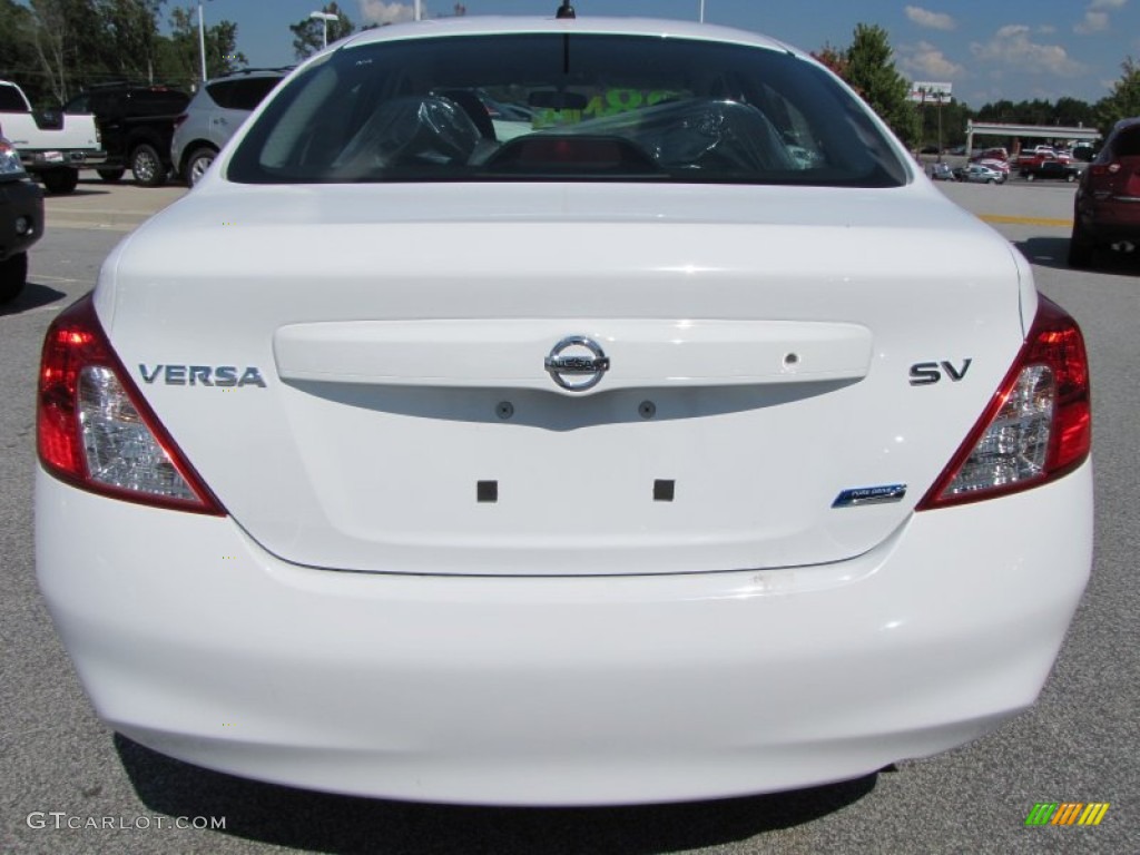 2012 Versa 1.6 SV Sedan - Fresh Powder White / Charcoal photo #4