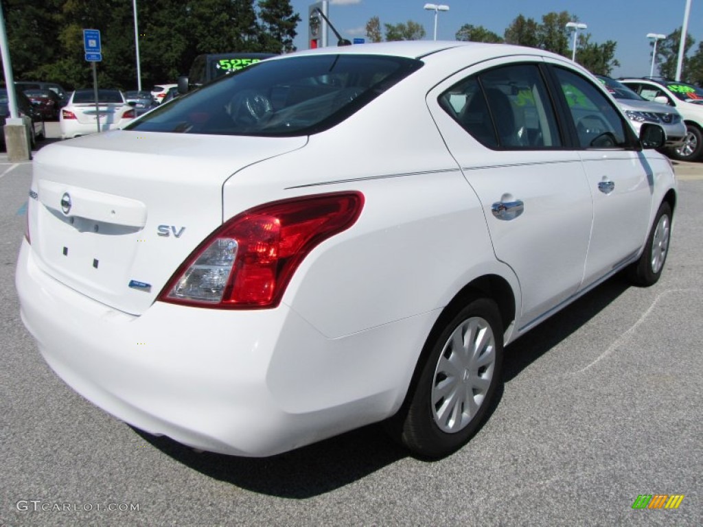 2012 Versa 1.6 SV Sedan - Fresh Powder White / Charcoal photo #5