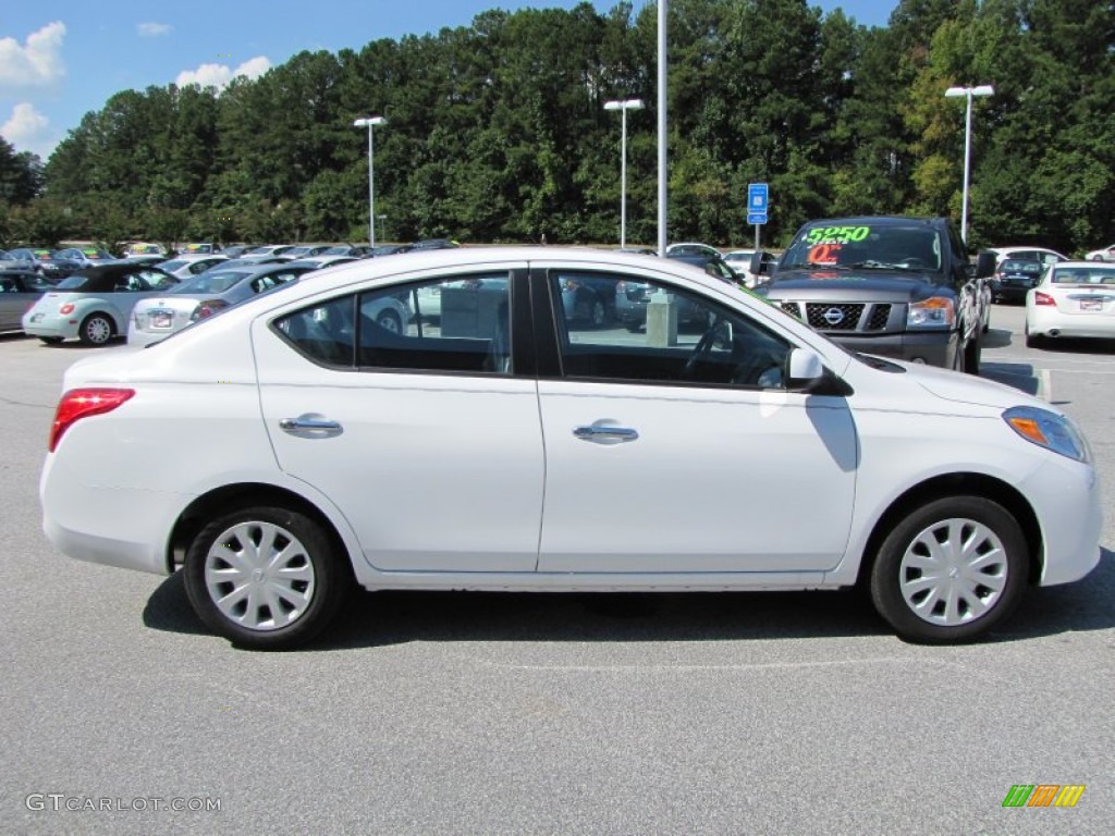 2012 Versa 1.6 SV Sedan - Fresh Powder White / Charcoal photo #6