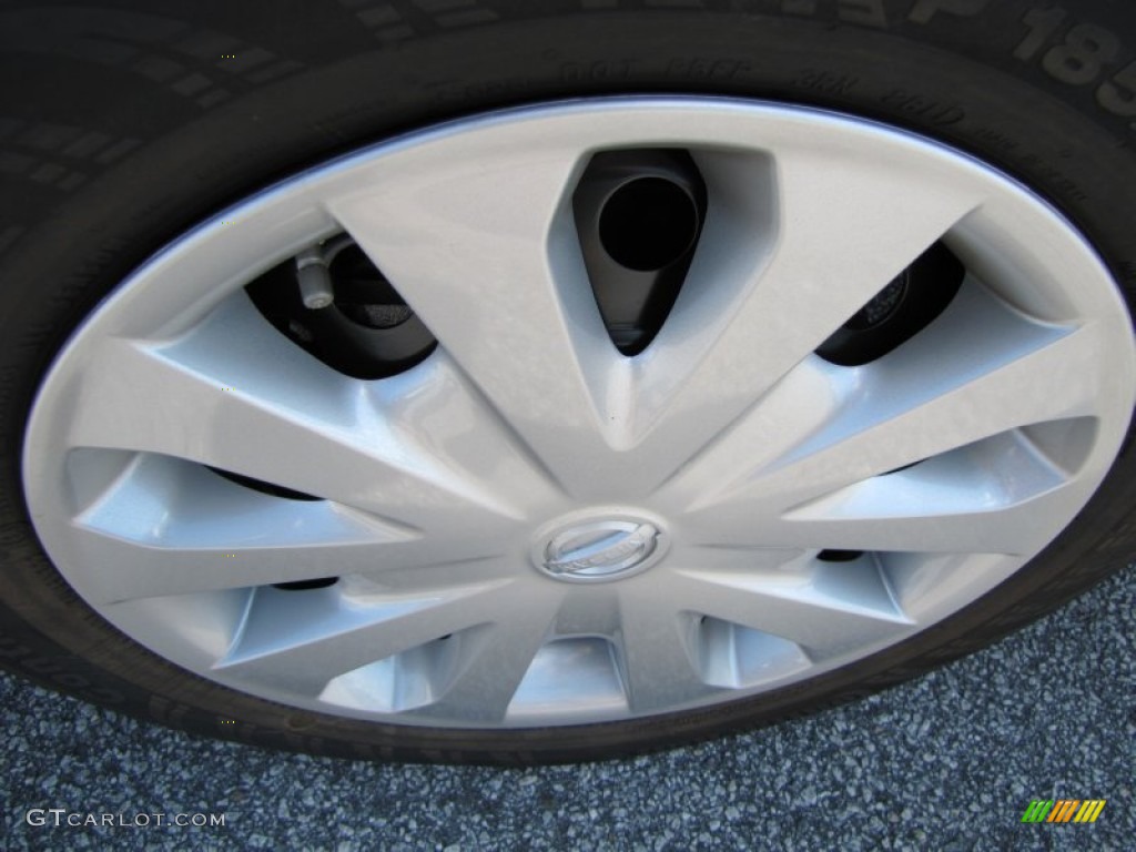 2012 Versa 1.6 SV Sedan - Fresh Powder White / Charcoal photo #7