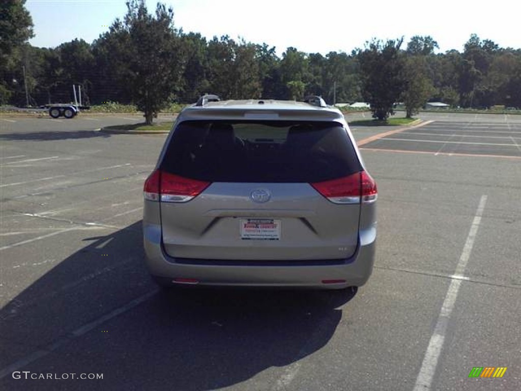 2011 Sienna XLE - Silver Sky Metallic / Light Gray photo #3