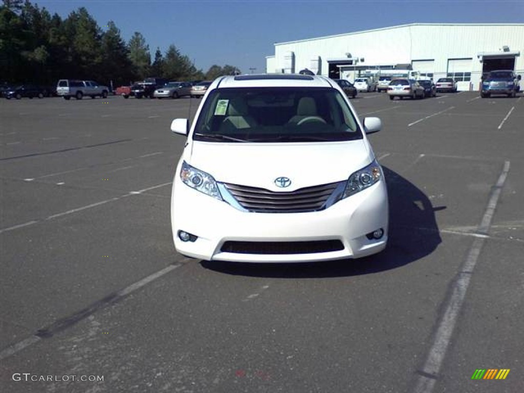 2011 Sienna XLE - Super White / Light Gray photo #2