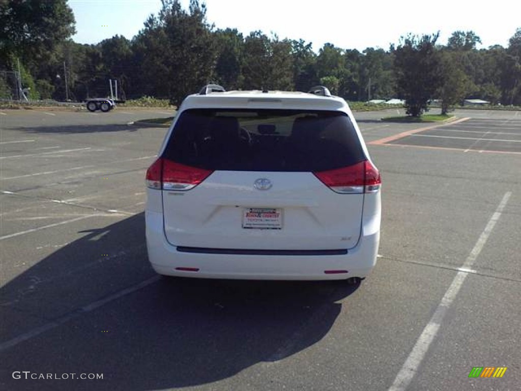 2011 Sienna XLE - Super White / Light Gray photo #3