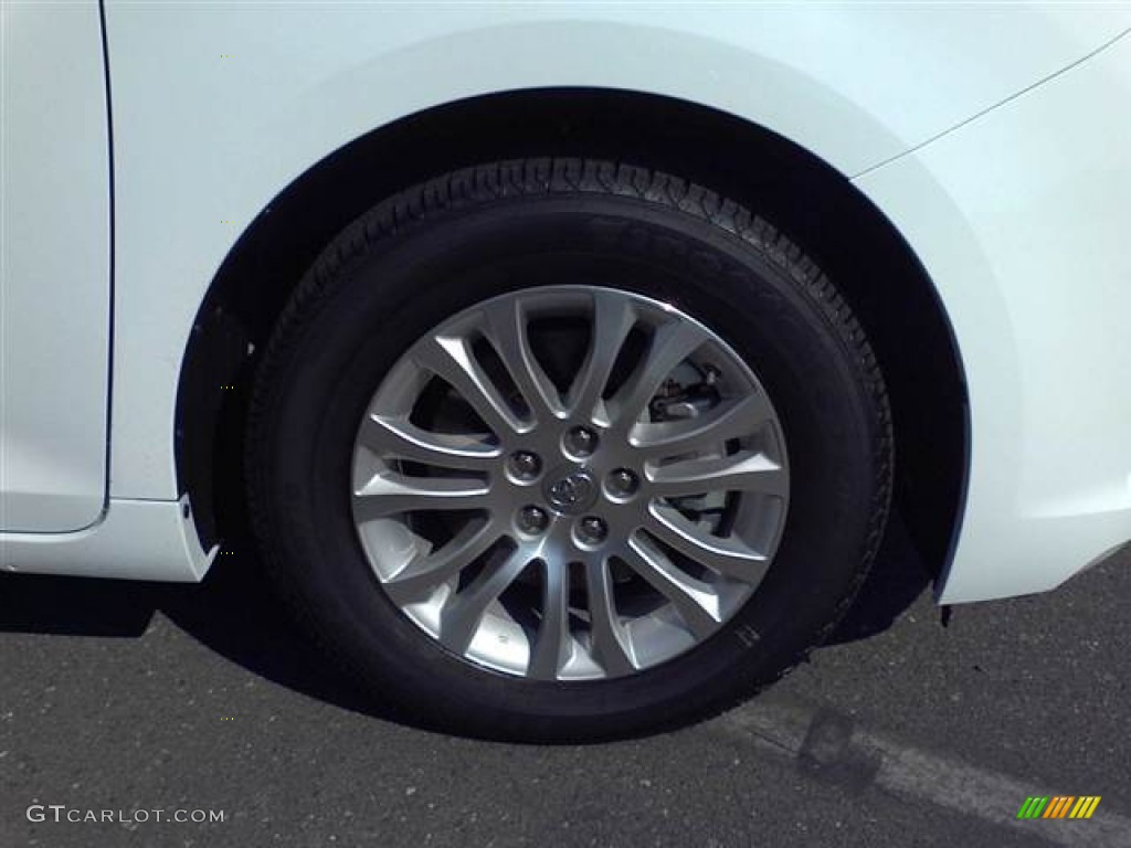 2011 Sienna XLE - Super White / Light Gray photo #5