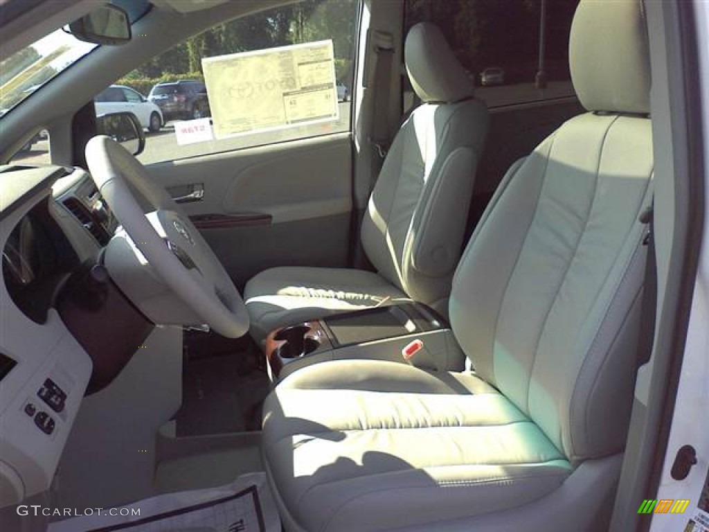 2011 Sienna XLE - Super White / Light Gray photo #11